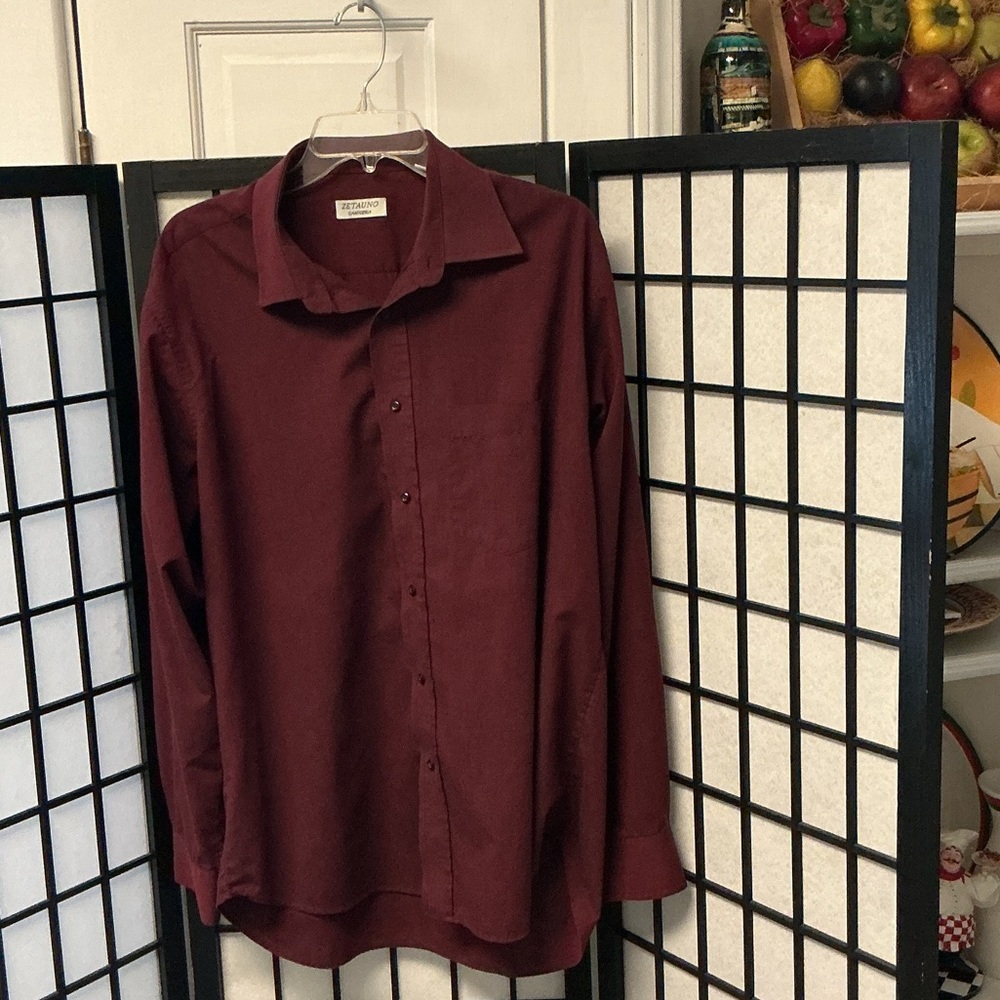 Men's Long-Sleeve Dress Shirt in Maroon - Classic Button-Front